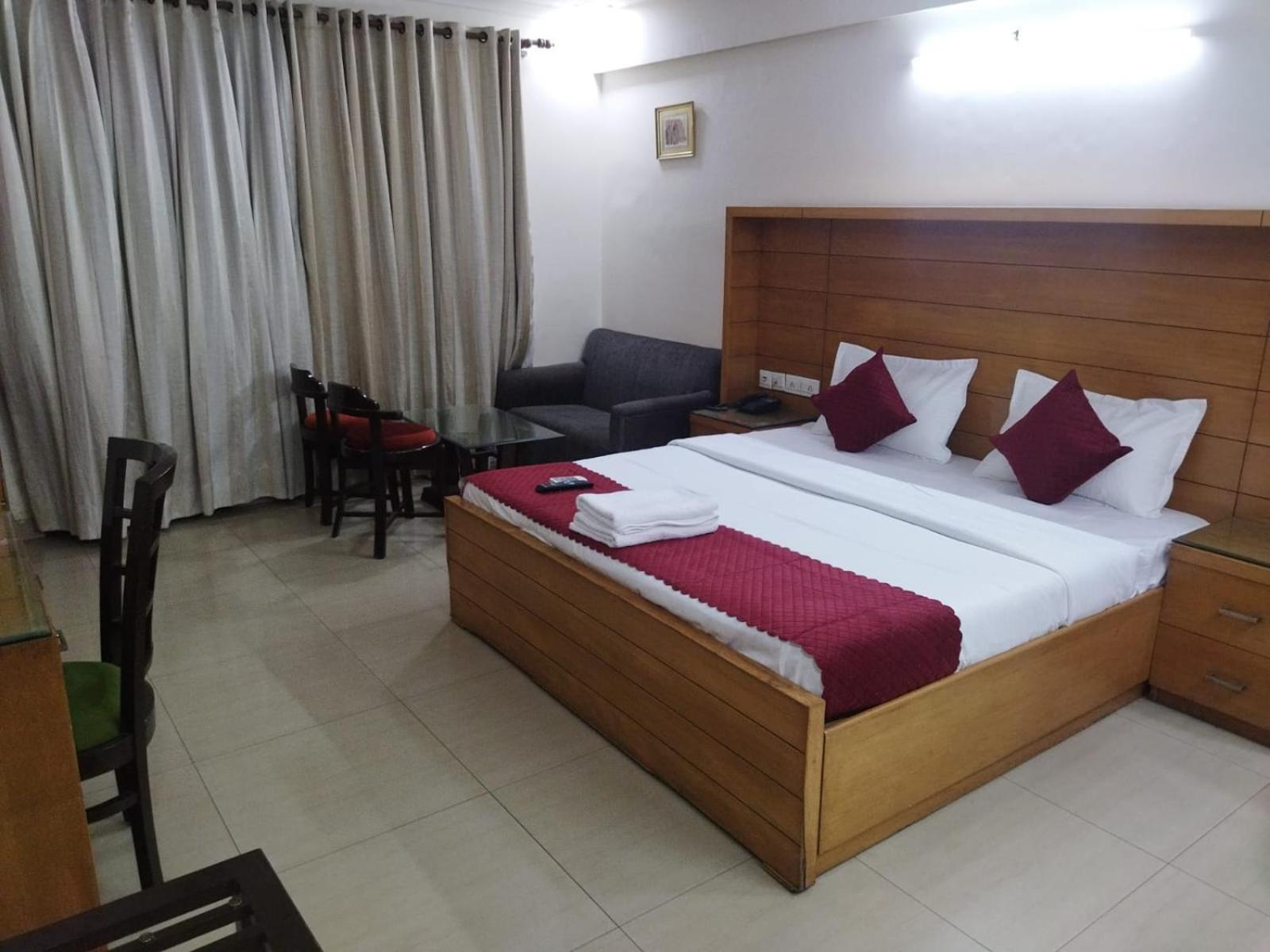 Signature Plaza Hotel New Delhi Luaran gambar
